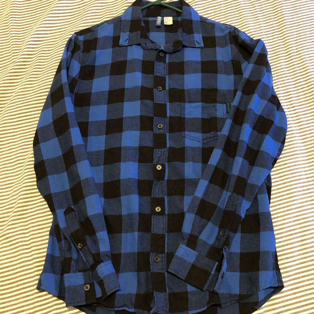 Blue and black plaid shirt size M